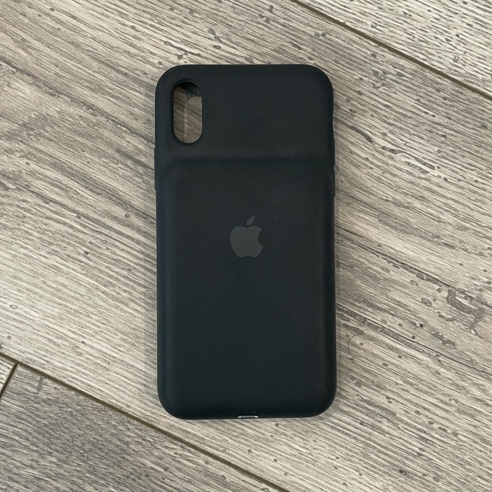 Black Apple charging case for iPhone X